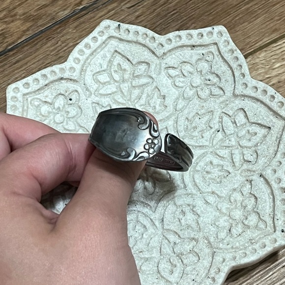 HAND CRAFTED NAPKIN RINGS - Picture 5 of 6